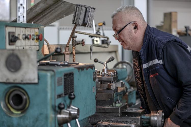 Askerde tasarladı, fabrikasını kurdu 70 ülke onun peşinde, ürünleri 25 yıl bakımsız çalışıyor