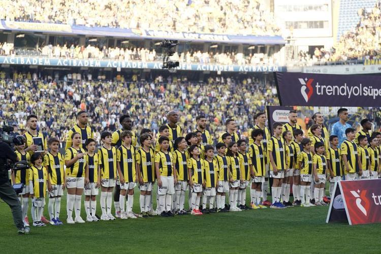 Ya Ali Koç ya da Mourinho bunu ödemeli deyip sert yüklendi: Fenerbahçe ile kafa buluyor