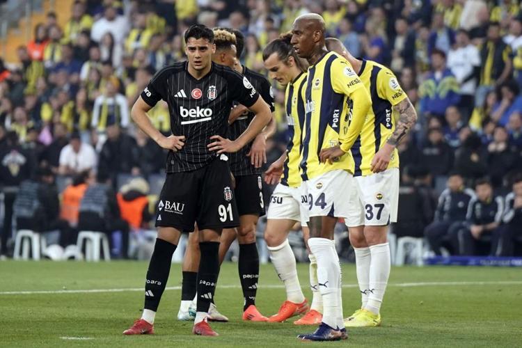 Ya Ali Koç ya da Mourinho bunu ödemeli deyip sert yüklendi: Fenerbahçe ile kafa buluyor
