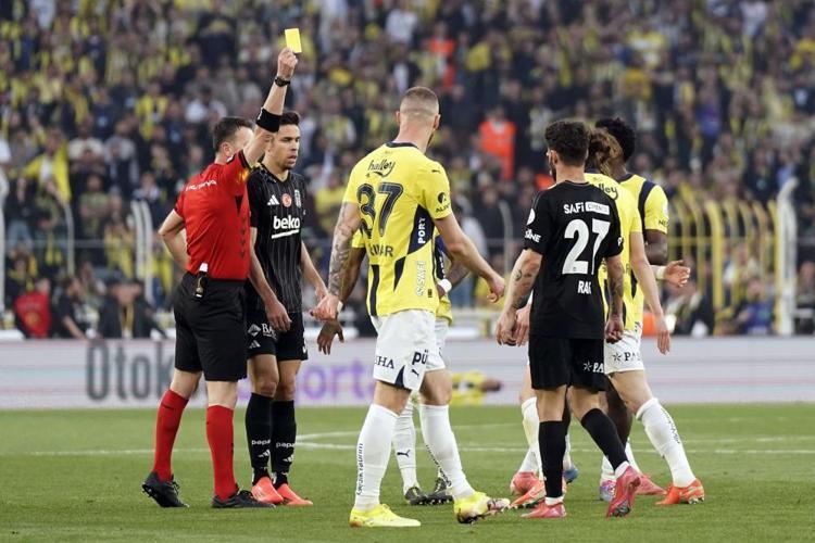 Ya Ali Koç ya da Mourinho bunu ödemeli deyip sert yüklendi: Fenerbahçe ile kafa buluyor