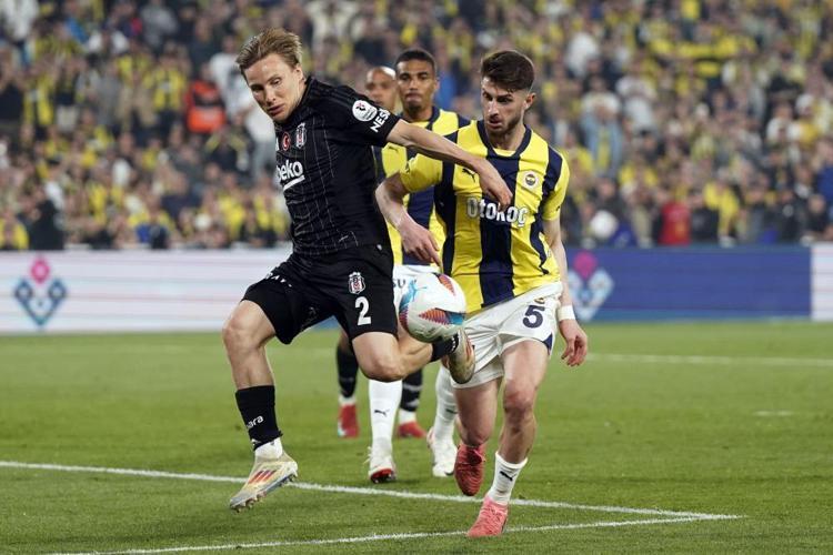 1-0 sonrası ipler koptu Tadic, Dzeko, İrfan Can Kahveci, Mert Müldür değil yıldız ismi Mourinho kapıya koydu