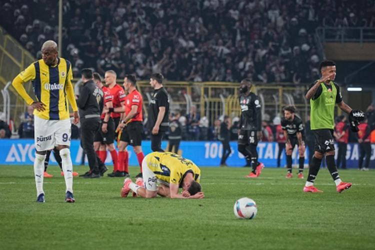 1-0 sonrası ipler koptu Tadic, Dzeko, İrfan Can Kahveci, Mert Müldür değil yıldız ismi Mourinho kapıya koydu