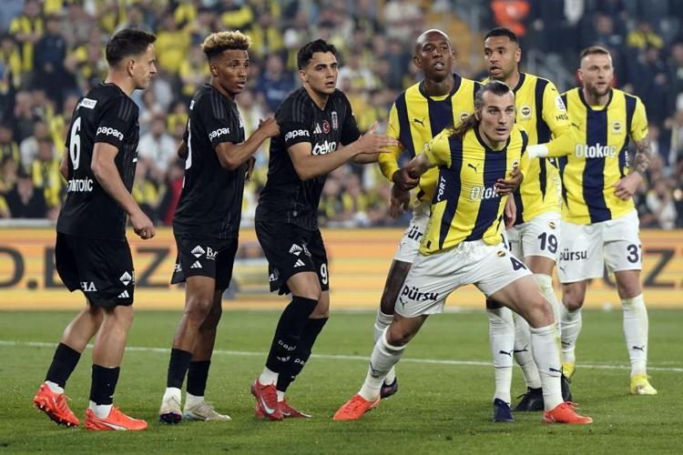 1-0 sonrası ipler koptu Tadic, Dzeko, İrfan Can Kahveci, Mert Müldür değil yıldız ismi Mourinho kapıya koydu