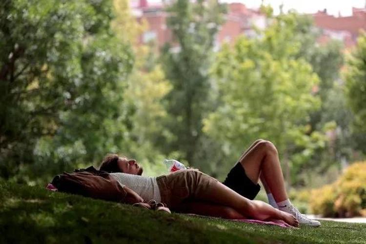 Mayıs ayı önce kavuracak İstanbulda o ilçeler 30 dereceyi görecek: Uzmanlar tek tek anlattı