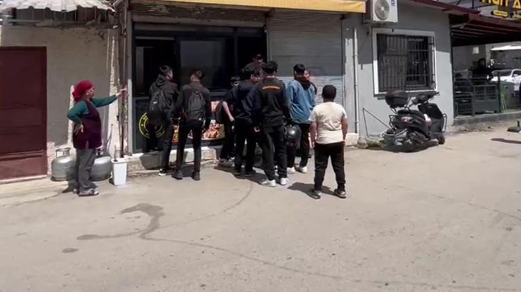 Hataylı dönerciden anlamlı kampanya Her yıl babasının sevdiği döneri bedava dağıtıyor