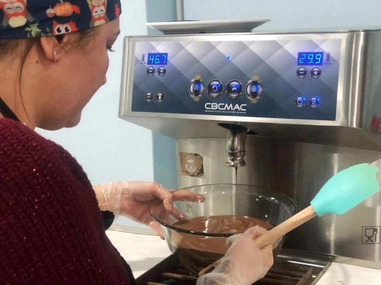 İsveçte ücretsiz öğrendi, Diyarbakır da para basıyor: Bu işi yapan tek kadın...