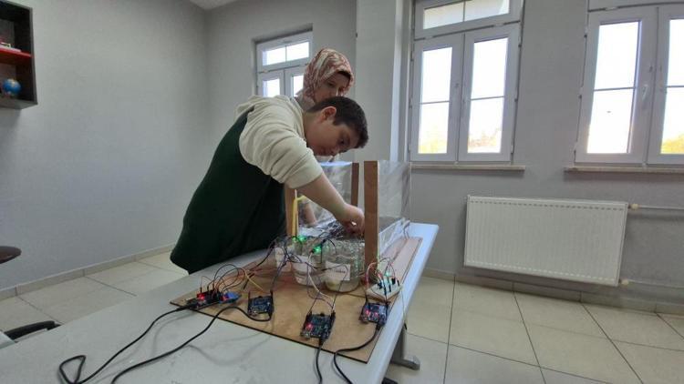 11 yaşında tarımda devrim yarattı TÜBİTAK projesini birinci seçti: Akıllı sera sistemi geliştirdi