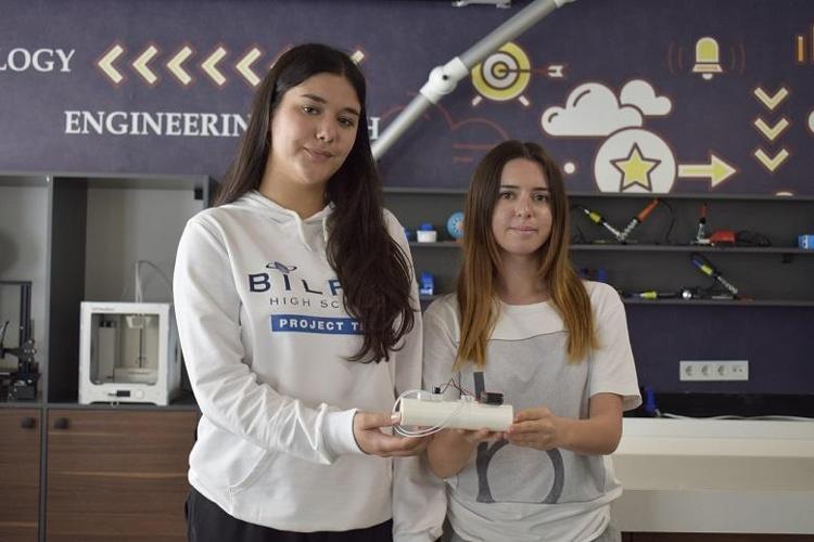 16 yaşındaki 2 öğrencinin projesi bilimde çığır açacak Dünyanın en iyi üniversitesi seçti, artık tarihe karışacak