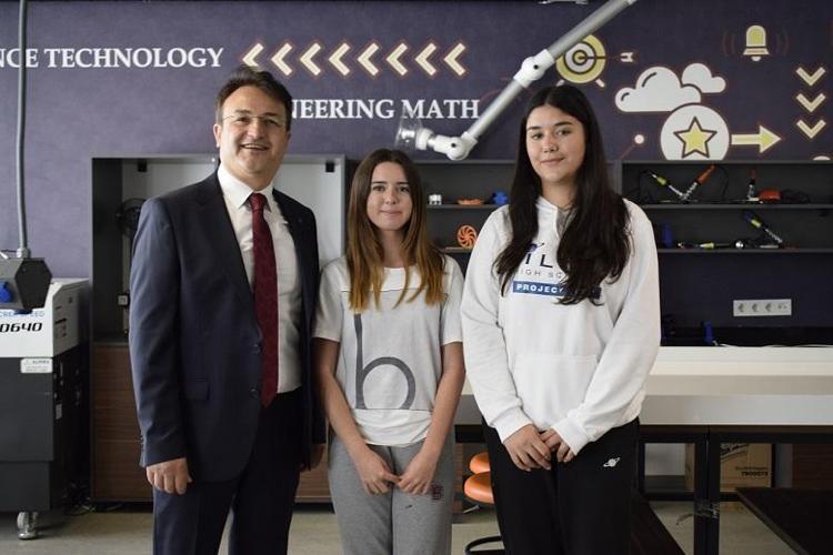 16 yaşındaki 2 öğrencinin projesi bilimde çığır açacak Dünyanın en iyi üniversitesi seçti, artık tarihe karışacak