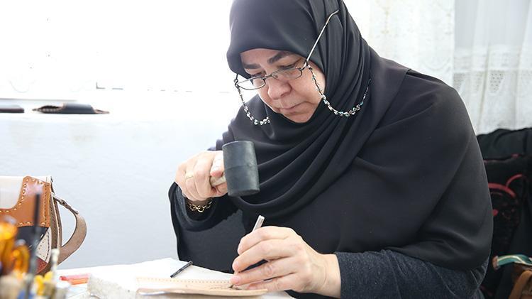 Ev hanımlarının ellerinde saraciye sanatı yeniden doğuyor Hem hobi edindiler hem de aile bütçesine katkı sağlıyorlar