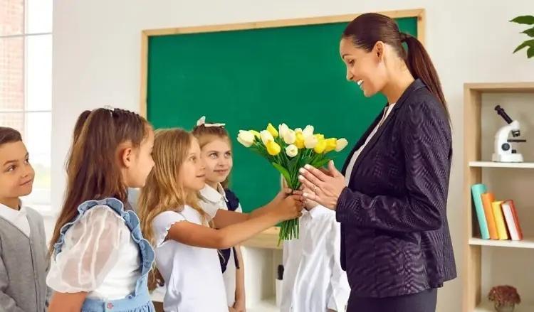Halaya Anneler Günü Mesajları: Baba Mirası, Sevgi Dolu Kucak