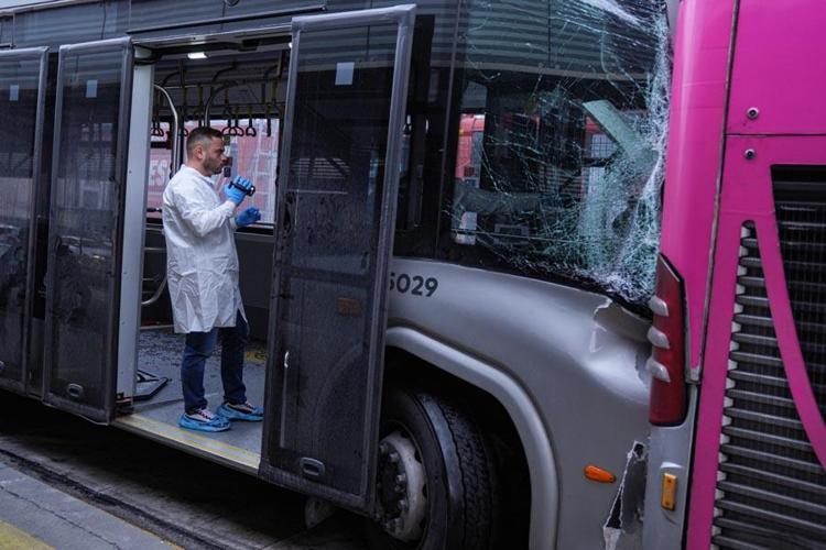 Beylikdüzünde iki metrobüs çarpıştı: 1 ölü, 40 yaralı