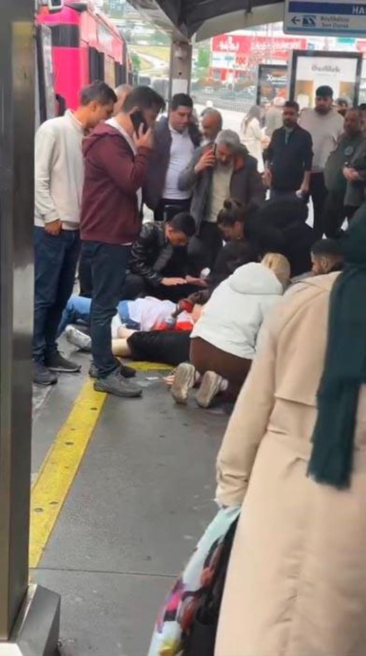 Beylikdüzünde iki metrobüs çarpıştı: 1 ölü, 40 yaralı