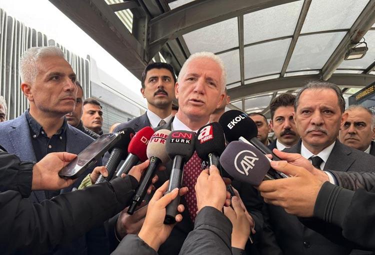 Beylikdüzünde iki metrobüs çarpıştı: 1 ölü, 40 yaralı