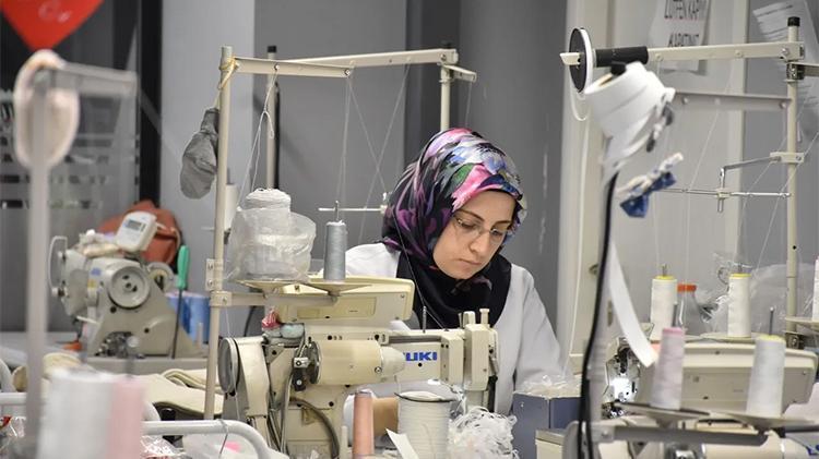 Kızı üşümesin diye üretime başladı, şimdi 4 ülkeye satış yapıyor