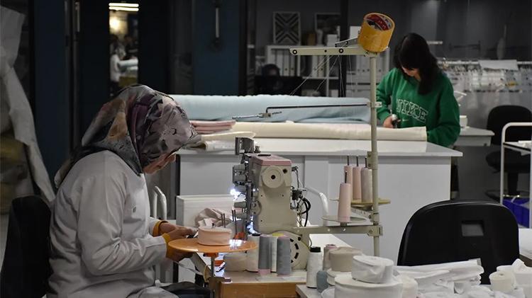 Kızı üşümesin diye üretime başladı, şimdi 4 ülkeye satış yapıyor