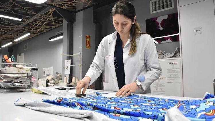 Kızı üşümesin diye üretime başladı, şimdi 4 ülkeye satış yapıyor