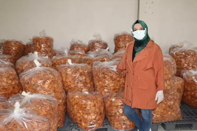 İşsiz kalınca bu işi keşfetti, Adananın kraliçesi oldu Kilosu 100 TLye 10 ton satıyor: İhracata başladı