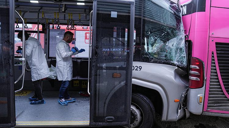 Metrobüs alarm veriyor Yoğun kazaların sebebi eski araçlar mı dikkatsiz sürücüler mi Kilometreleri 2 milyonu geçti