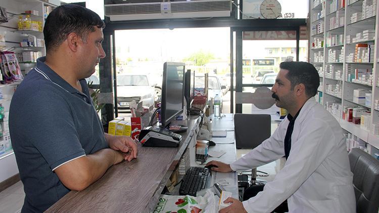Babalarından gördüler Eczane raflarında büyüdüler, iki kardeş yan yana eczacılık yapıyorlar