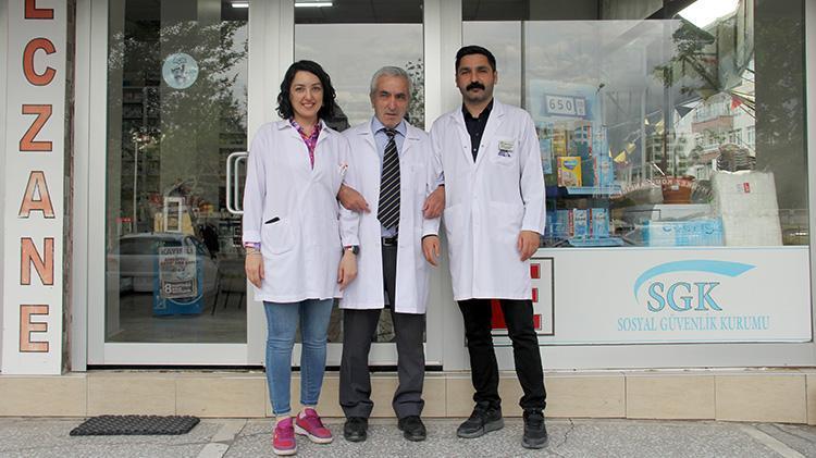 Babalarından gördüler Eczane raflarında büyüdüler, iki kardeş yan yana eczacılık yapıyorlar
