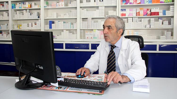 Babalarından gördüler Eczane raflarında büyüdüler, iki kardeş yan yana eczacılık yapıyorlar