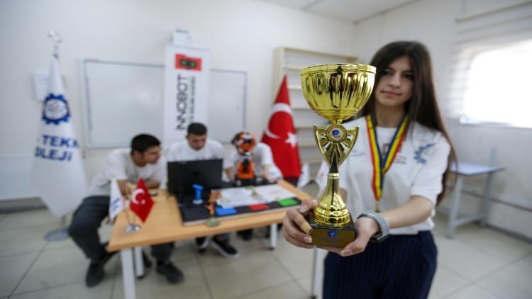 Vanda 21 öğrencisiyle icat etti 42 ülkeyi geçip birinci oldu: Moskovanın egemenliğine son verdiler