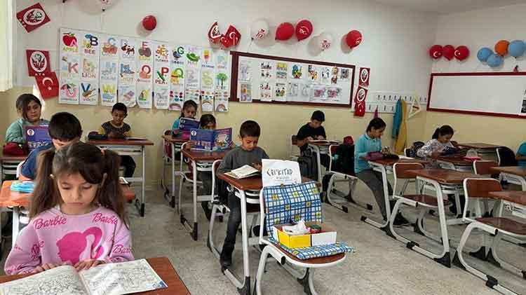 Trafik kazasında hayatını kaybeden Goncanın adı okul Kütüphanesinde yaşayacak