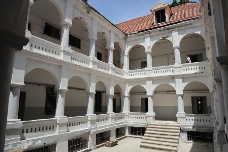 Adananın hafızası can çekişiyor 120 yıllık bina için harekete geçtiler