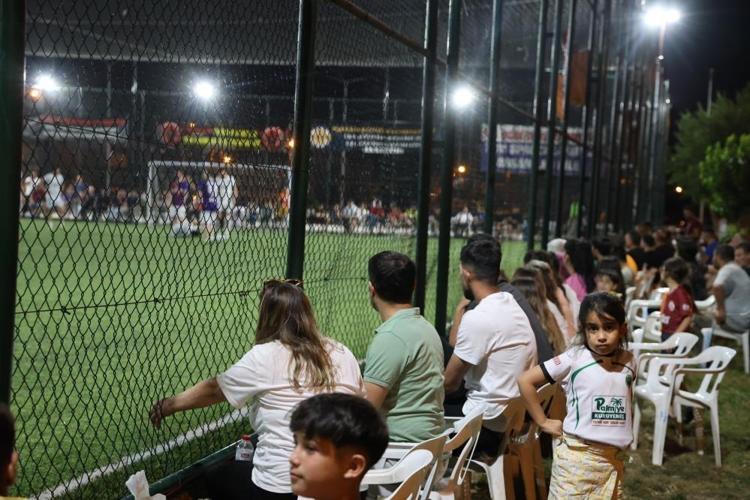 Böyle olur Adanada evlilik yıldönümü Kozanlı öğretmen 10. yılını kutladı