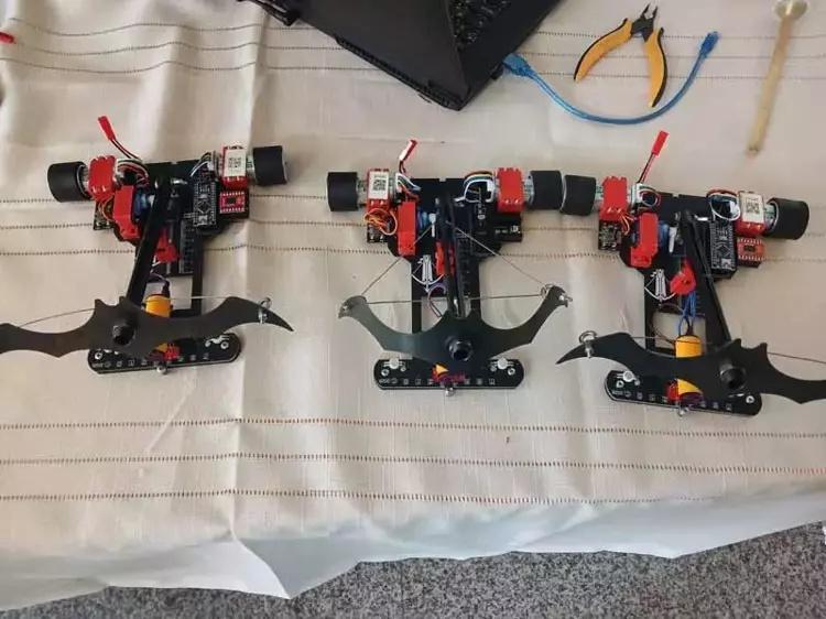 Baba ve iki kızı robot yarışmasına katıldı Kayseriden Bursaya derece ile döndüler