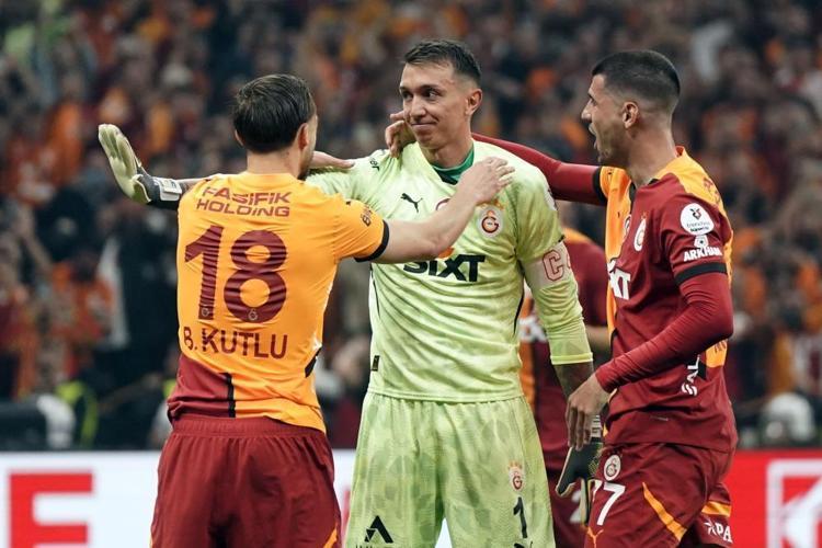 Fernando Muslera dün Galatasaraydan ayrıldı, bugün yeni takımı belli oldu