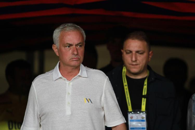 Fenerbahçede taşlar yerinden oynuyor Mourinho değil Mario Branco ayrıldı, işte yeni sportif direktör...