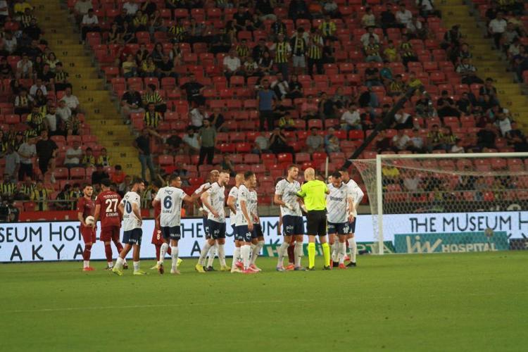 Fenerbahçede taşlar yerinden oynuyor Mourinho değil Mario Branco ayrıldı, işte yeni sportif direktör...
