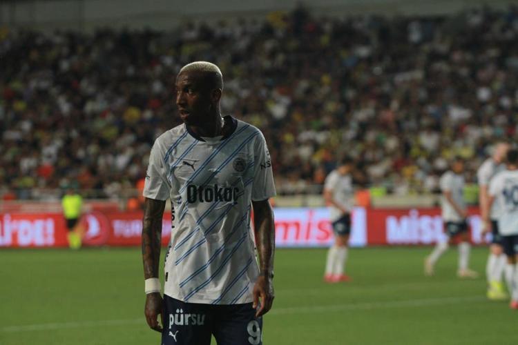 Fenerbahçede taşlar yerinden oynuyor Mourinho değil Mario Branco ayrıldı, işte yeni sportif direktör...