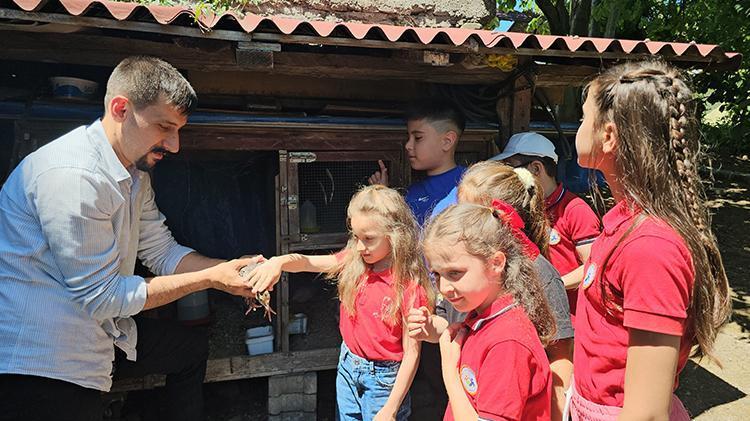 Zonguldakta köy okulunda müze kurdu 5 öğrenci bahçede tarım yapıp, keçiden bıldırcına hayvan besliyor