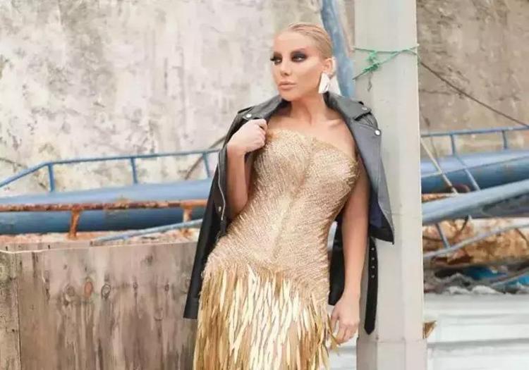 ESTETİK SONRASI YENİ HALİNİ PAYLAŞTI
