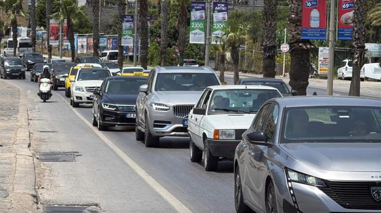 Bayram tatili sonrası dönüş çilesi başladı Birçok noktada trafik kilit, işte son durum