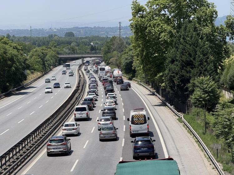 Bayram tatili sonrası dönüş çilesi başladı Birçok noktada trafik kilit, işte son durum