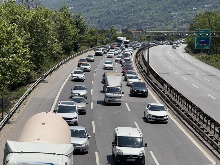 Bayram tatili sonrası dönüş çilesi başladı Birçok noktada trafik kilit, işte son durum