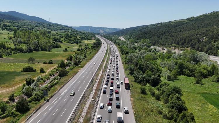 Bayram tatili sonrası dönüş çilesi başladı Birçok noktada trafik kilit, işte son durum