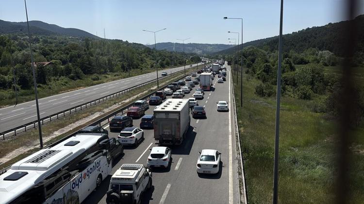 Bayram tatili sonrası dönüş çilesi başladı Birçok noktada trafik kilit, işte son durum