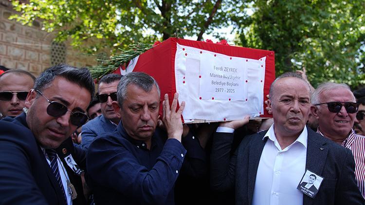 Başkan Ferdi Zeyreke son veda Gözyaşları sel oldu, eşinden duygusal sözler: Bugün ona sözümü verdim