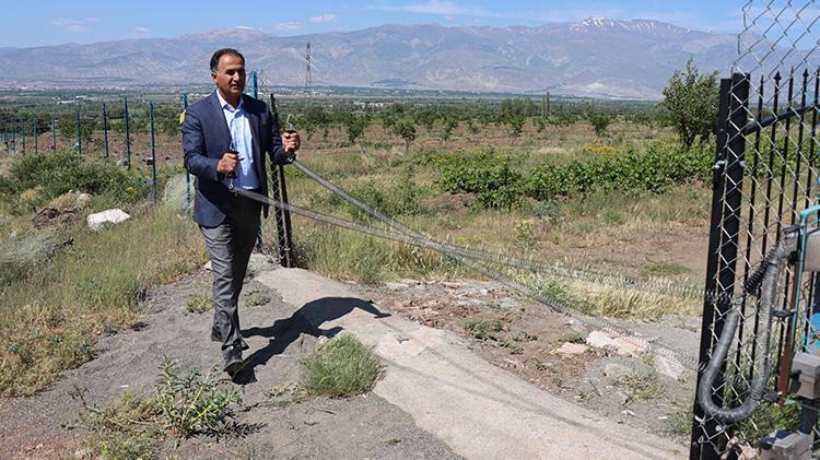 Erzincanda öğretim üyesi çorak araziyi tarıma kazandırdı İşte akıllara durgunluk veren yöntem