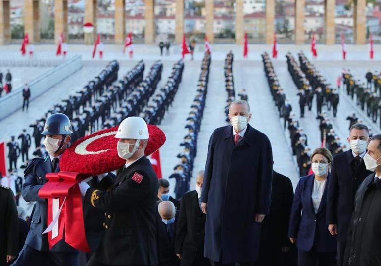 Mustafa Kemal Atatürkü saygıyla anıyoruz... Cumhurbaşkanı Erdoğan ve devlet erkanı Anıtkabirde