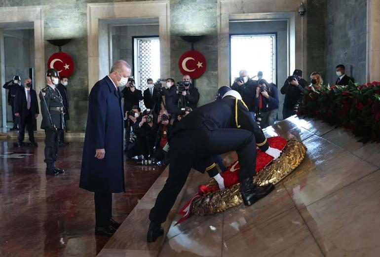Mustafa Kemal Atatürkü saygıyla anıyoruz... Cumhurbaşkanı Erdoğan ve devlet erkanı Anıtkabirde