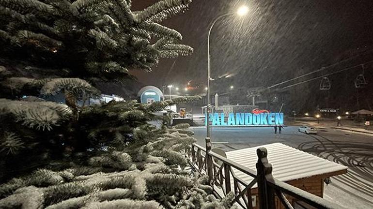 Erzuruma lapa lapa kar yağdı Kar kalınlığının 10 santimetreyi geçti