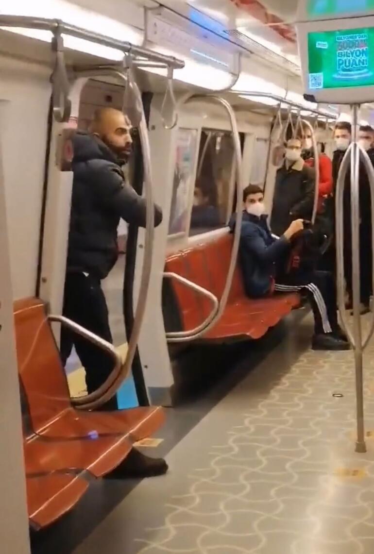 Kadıköy-Tavşantepe metrosunda dehşet dolu anlar Etrafa küfürler savurarak önce kadının üzerine yürüdü ardından...