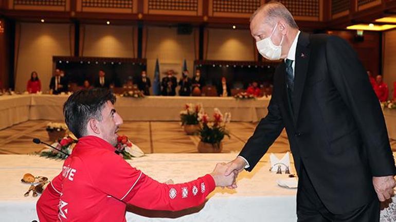 Cumhurbaşkanı Erdoğan, şampiyon sporcularla bir araya geldi