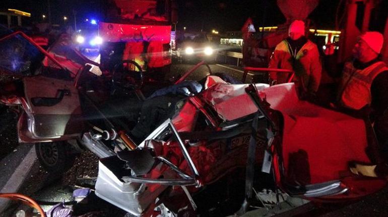 Otomobil ile TIR çarpıştı Kazada karı koca hayatını kaybetti